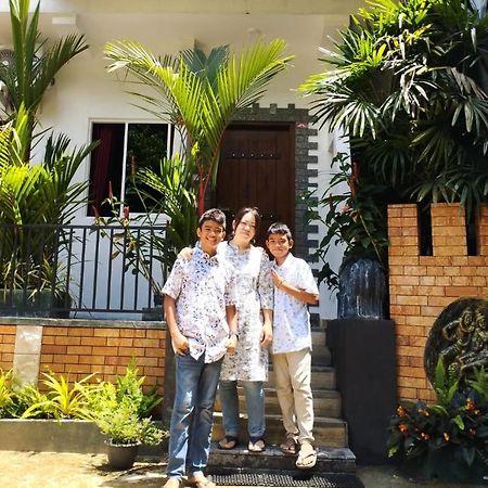 Star Rain Tour Inn Ratnapura Esterno foto
