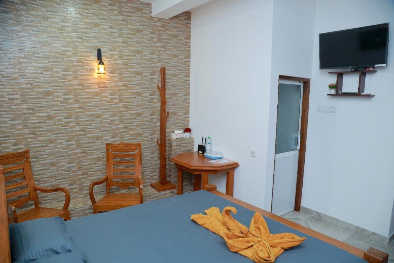Star Rain Tour Inn Ratnapura Esterno foto